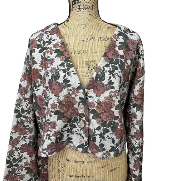 LOVERS + Friends Floral Crop Top French Terry Button Up V Neck - Picture 4 of 11